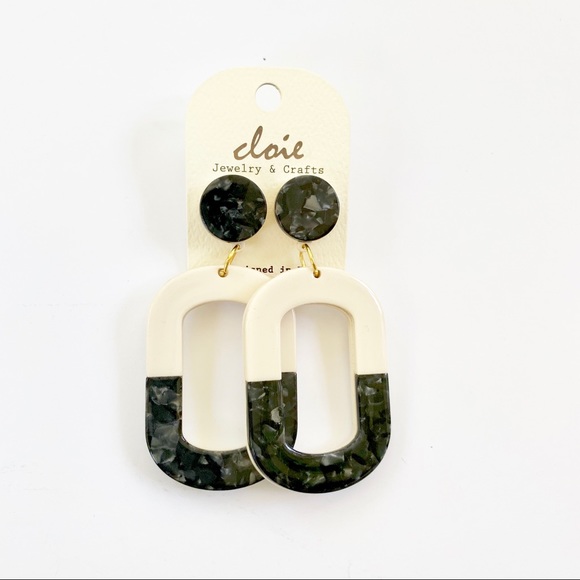 Jewelry - COPY - Large Oval Dangle 3.25”Earrings NWT